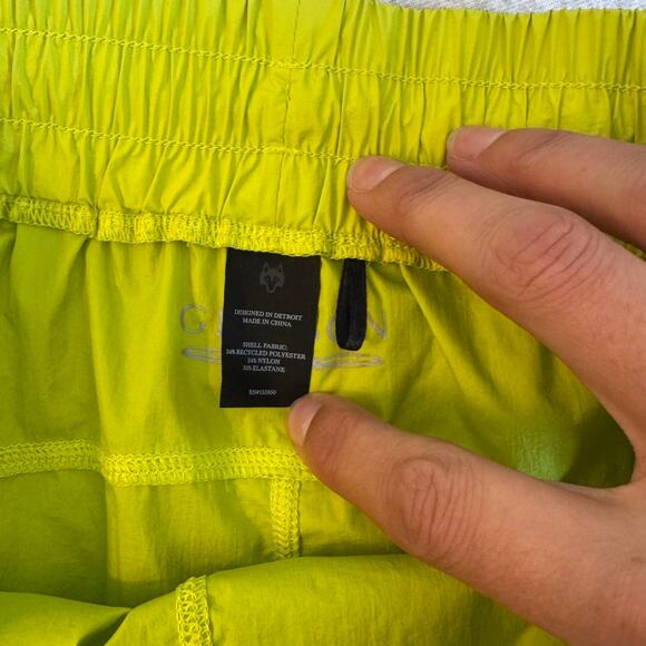 Greyson Women's Wind Ultra-Light High Waisted Short in Neon Green Size Small - Picture 6 of 6